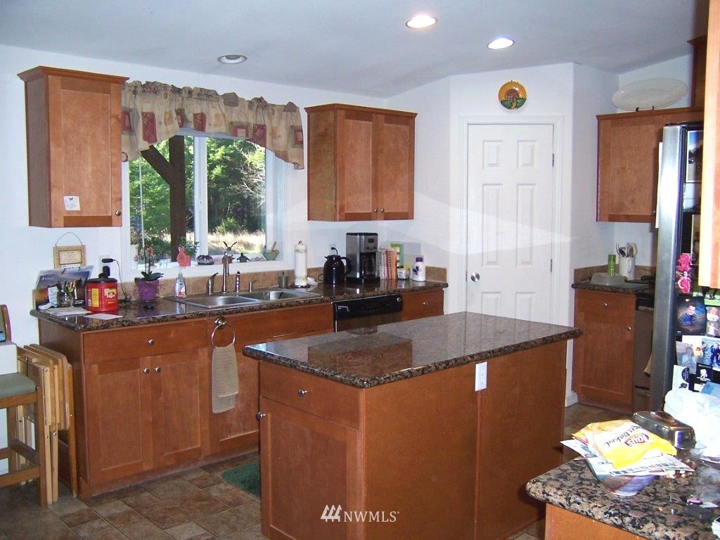 2011 East Phillips Lake Loop Road Shelton, WA 98584 - Photo 4 of 17 Gallery Image 4
