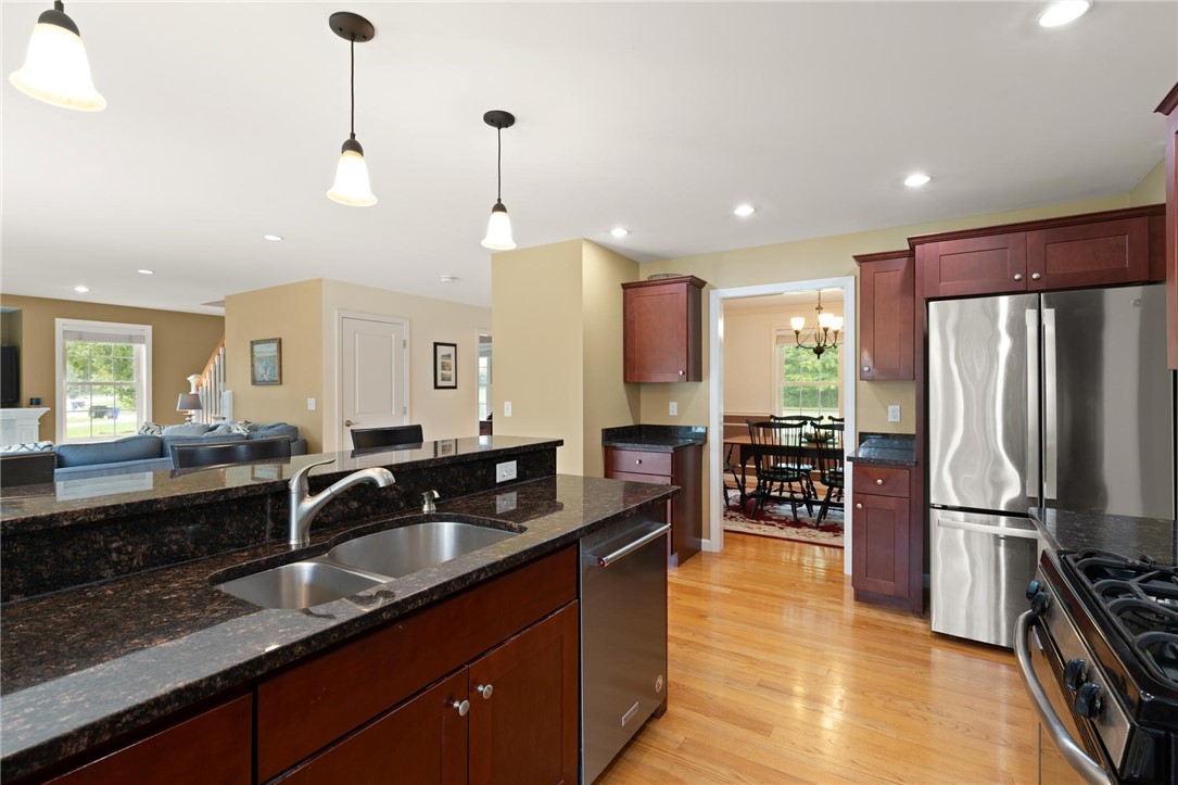 457 Cottrell Road Tiverton, RI 02878 - Photo 14 of 34 Gallery Image 14