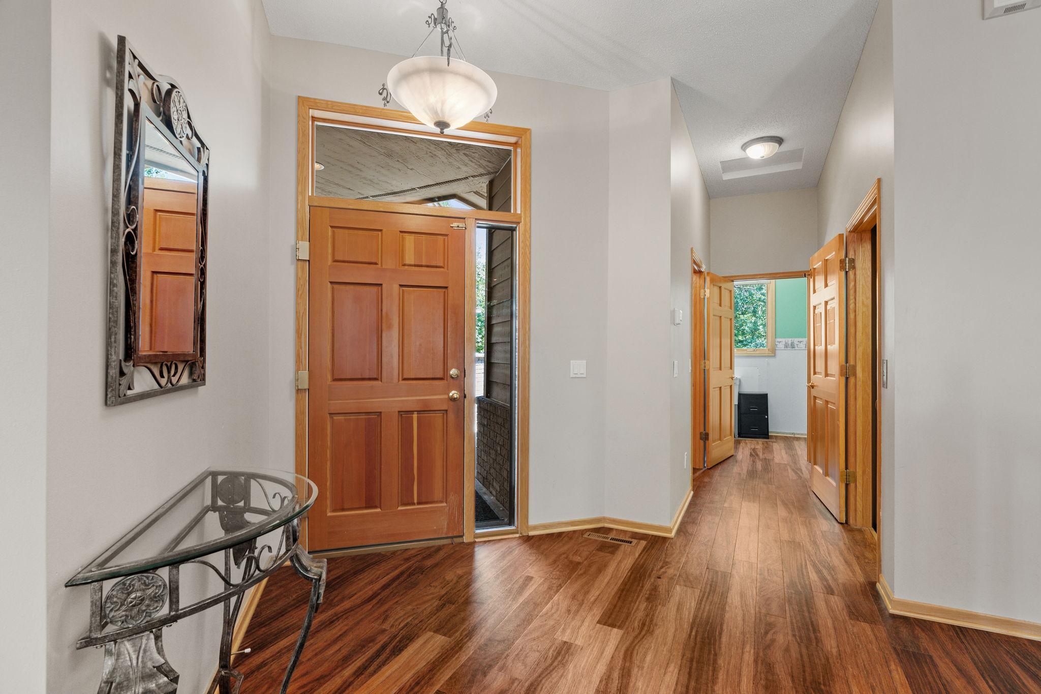 8975 Hunters Way Apple Valley, MN 55124 - Photo 2 of 27 Gallery Image 2