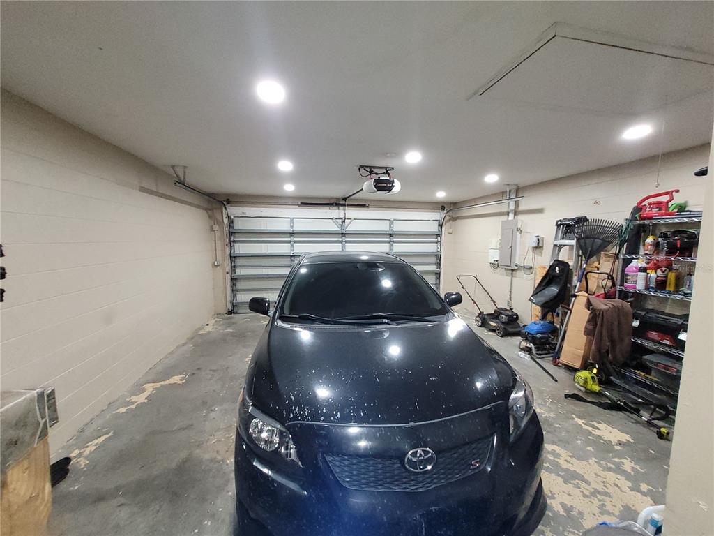 4233 Amber Ridge Lane Valrico, FL 33594 - Photo 32 of 40 a room with lots of gym equipment