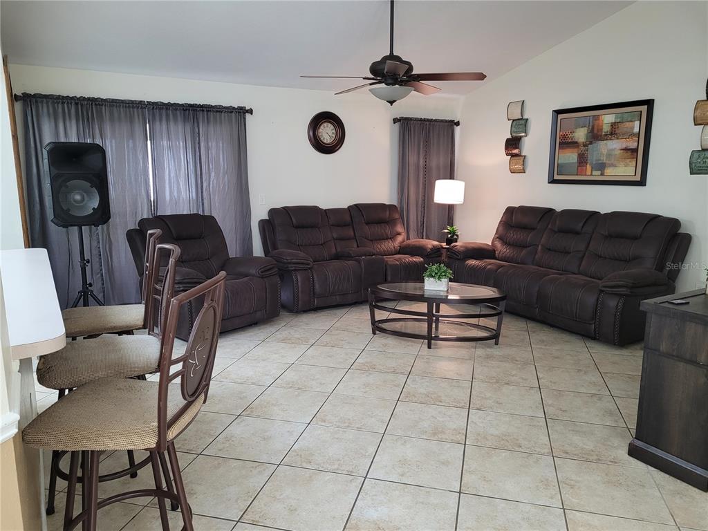 4233 Amber Ridge Lane Valrico, FL 33594 - Photo 9 of 40