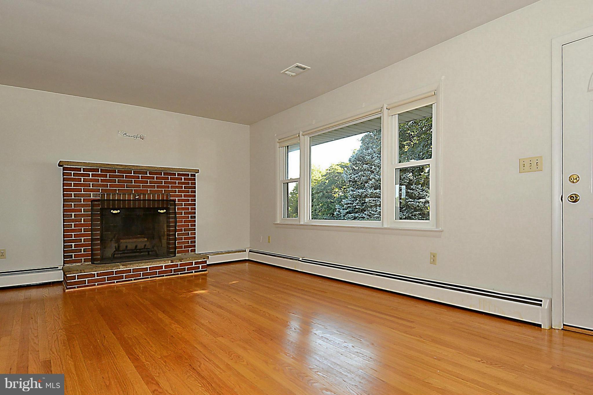 22624 Clarksburg Road Boyds, MD 20841 - Photo 2 of 18 Living Room