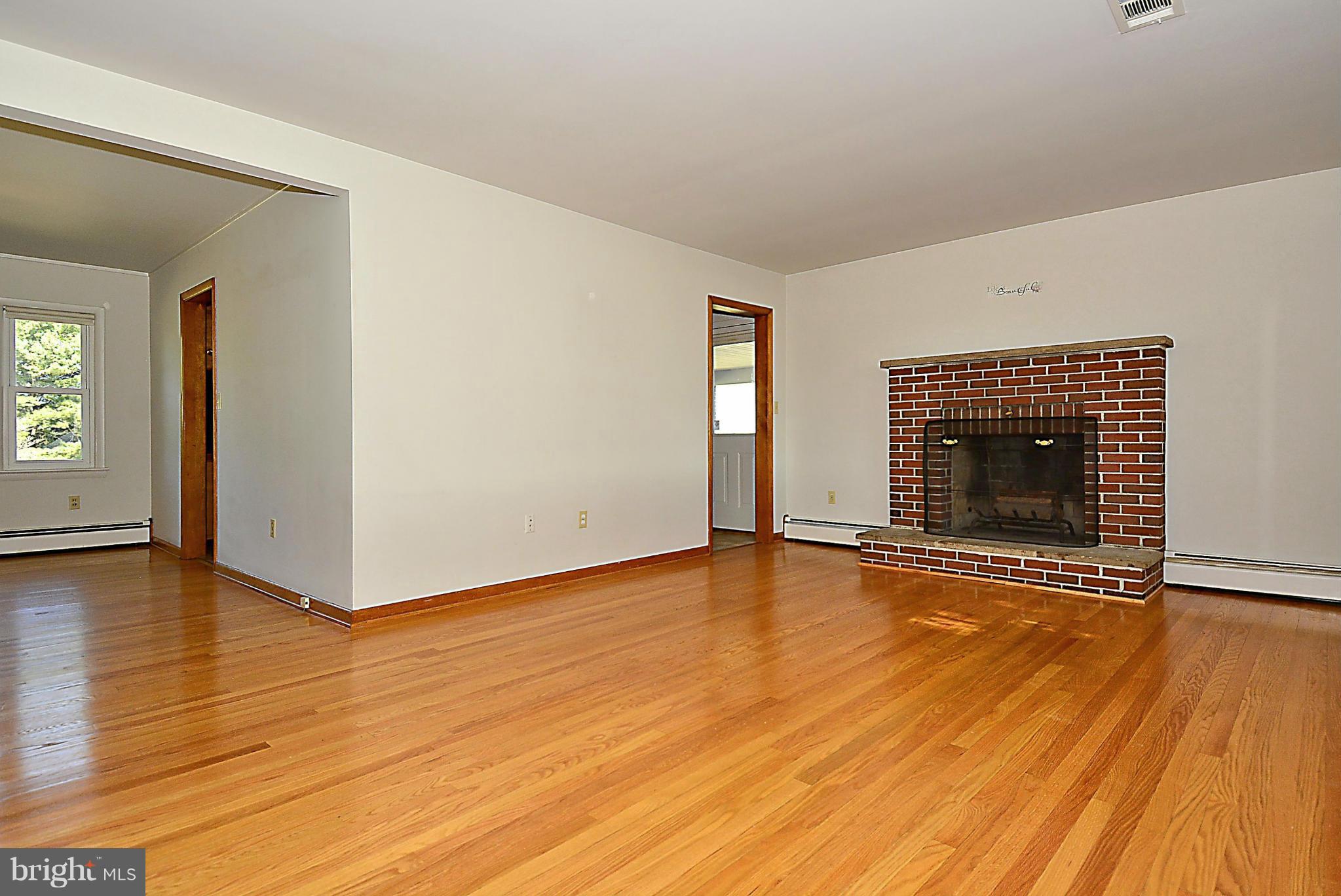 22624 Clarksburg Road Boyds, MD 20841 - Photo 3 of 18 Living Room