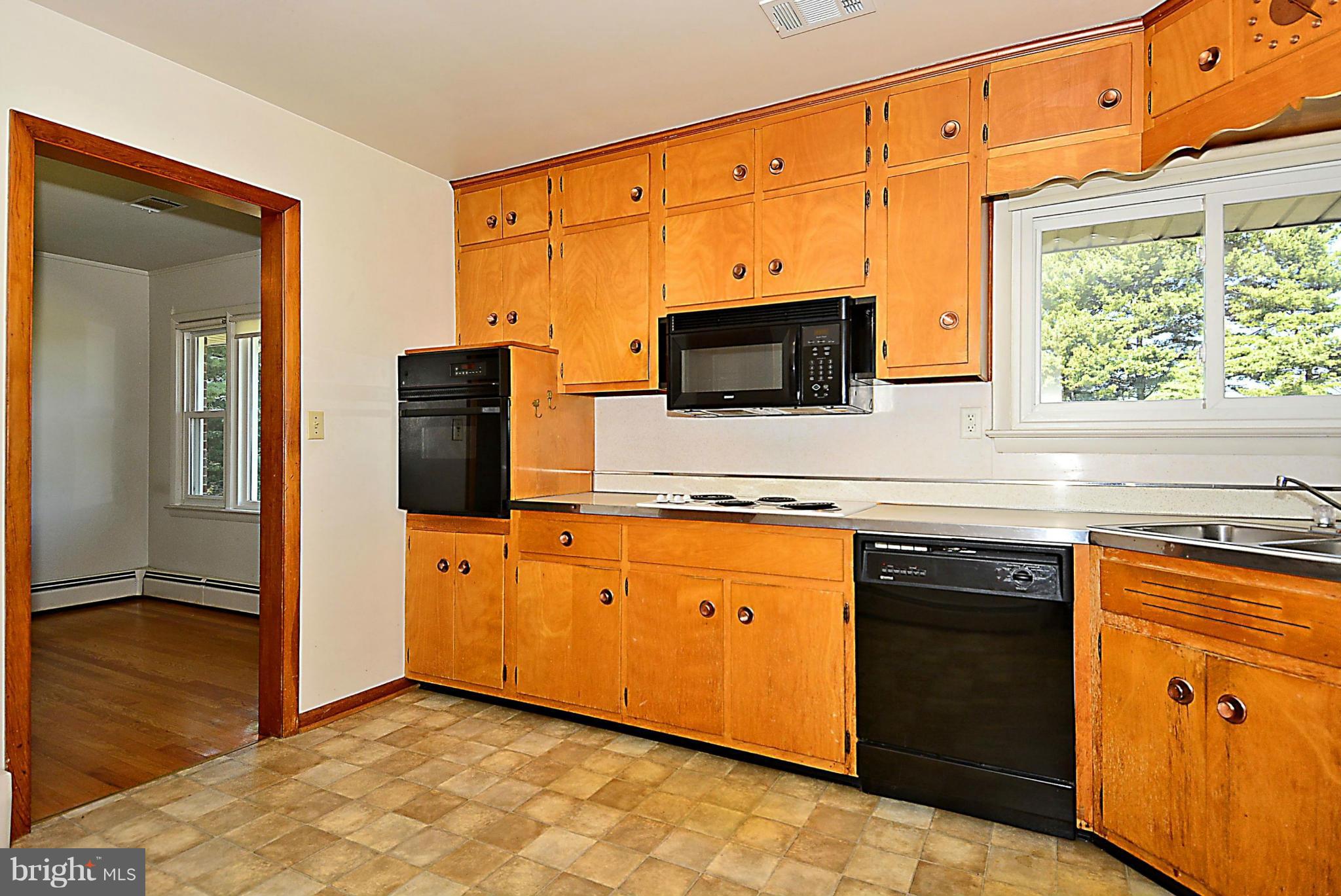 22624 Clarksburg Road Boyds, MD 20841 - Photo 6 of 18 Kitchen