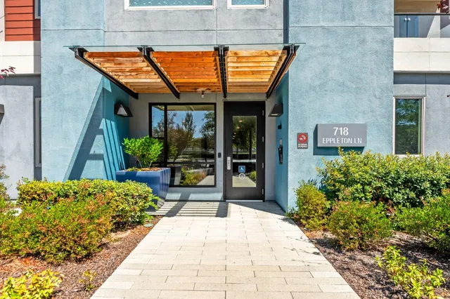 a view of outdoor space yard and porch