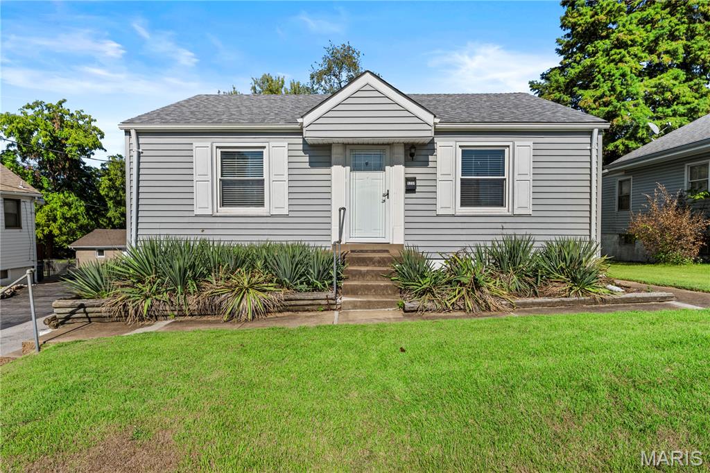 5237 Heege Road St. Louis, MO 63123 - Photo 1 of 24