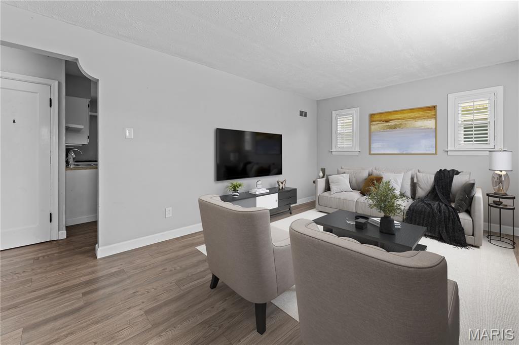 5237 Heege Road St. Louis, MO 63123 - Photo 2 of 24