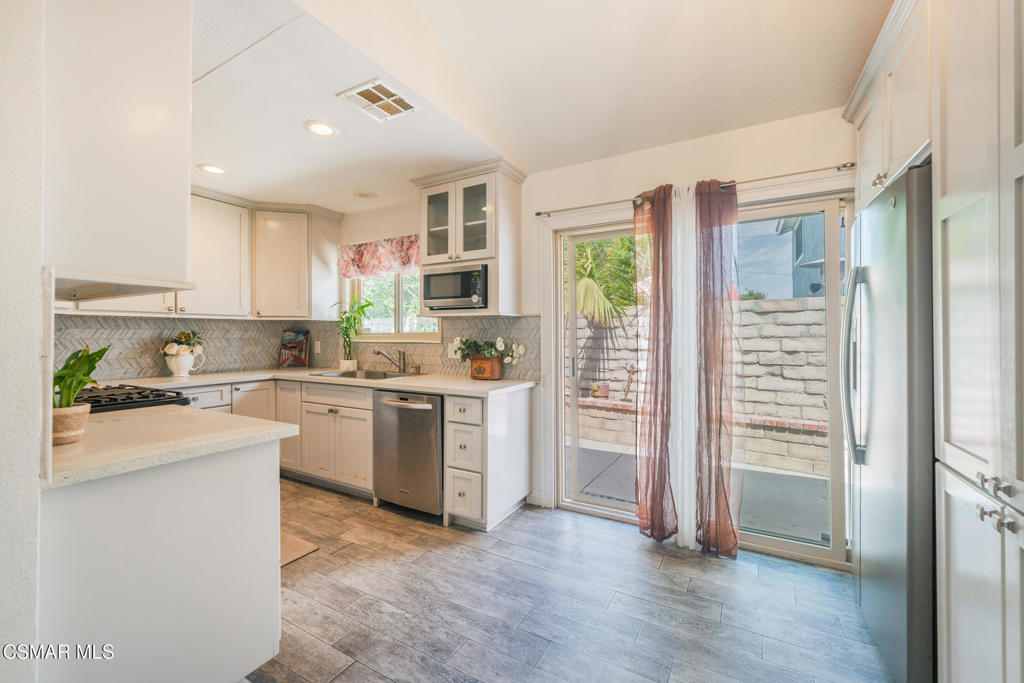 1917 Fitzgerald Road Simi Valley, CA 93065 - Photo 15 of 55