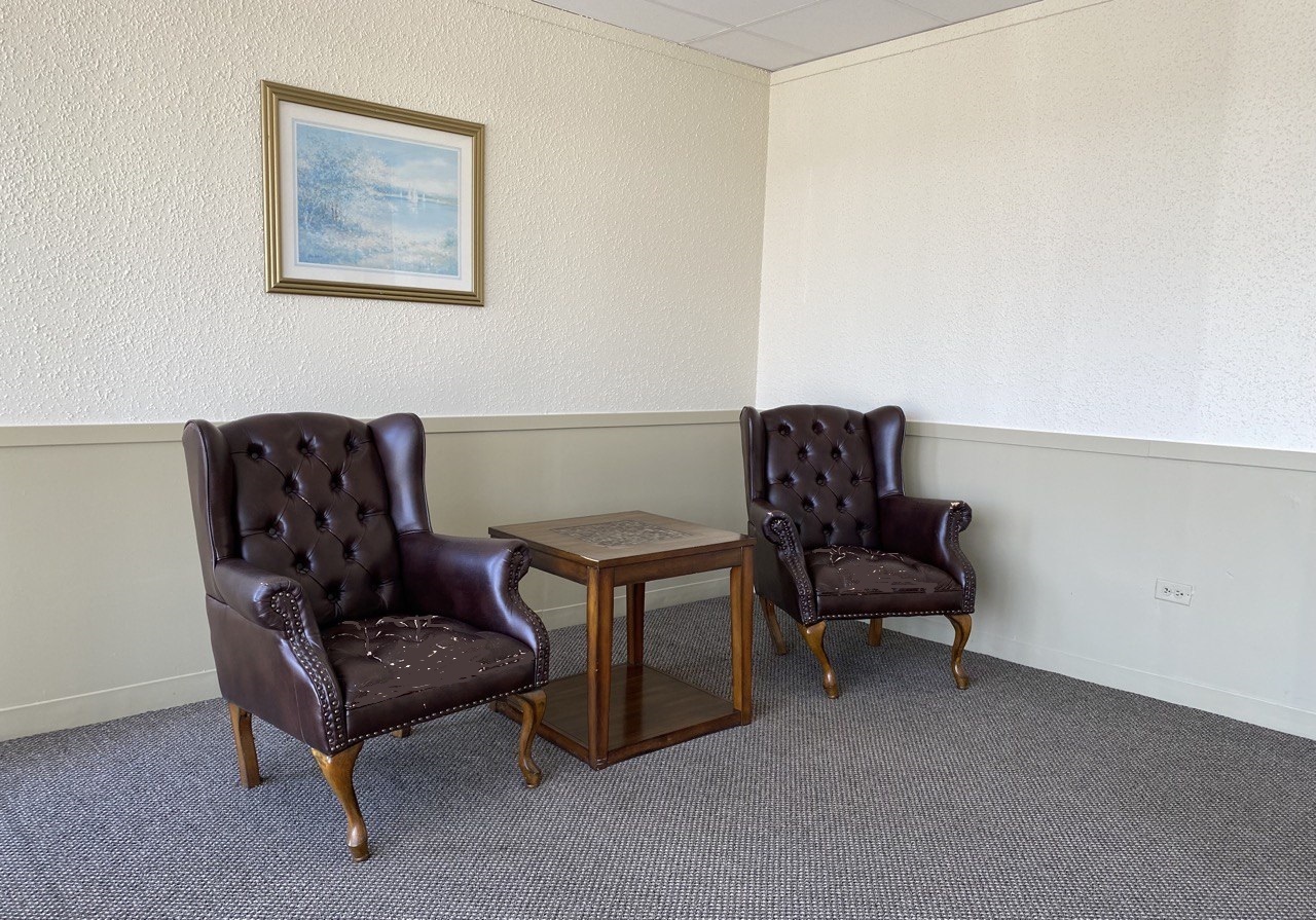 9128 West Terrace Drive, Unit 4B Niles, IL 60714 - Photo 17 of 24 a living room with furniture and a chair