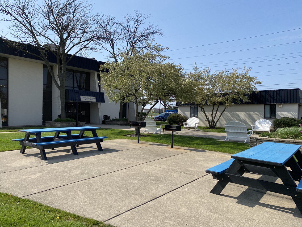 9128 West Terrace Drive, Unit 4B Niles, IL 60714 - Photo 24 of 24 a house view with a sitting space and garden