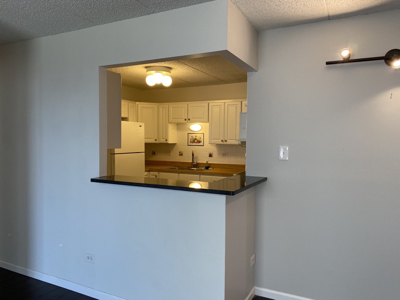 9128 West Terrace Drive, Unit 4B Niles, IL 60714 - Photo 6 of 24 a bathroom with a sink and a mirror