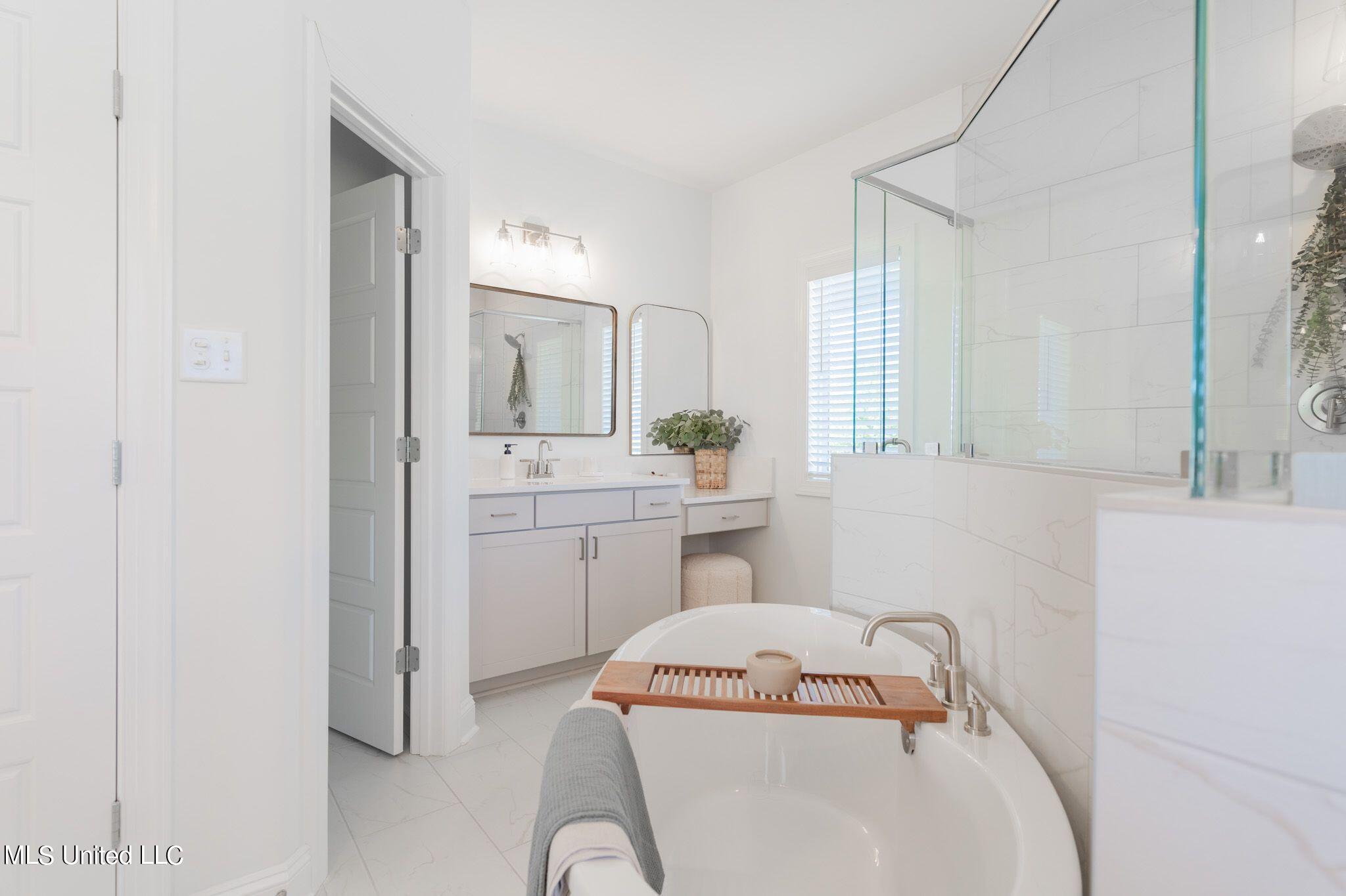 5290 Douglas Drive Olive Branch, MS 38654 - Photo 26 of 37 master bath