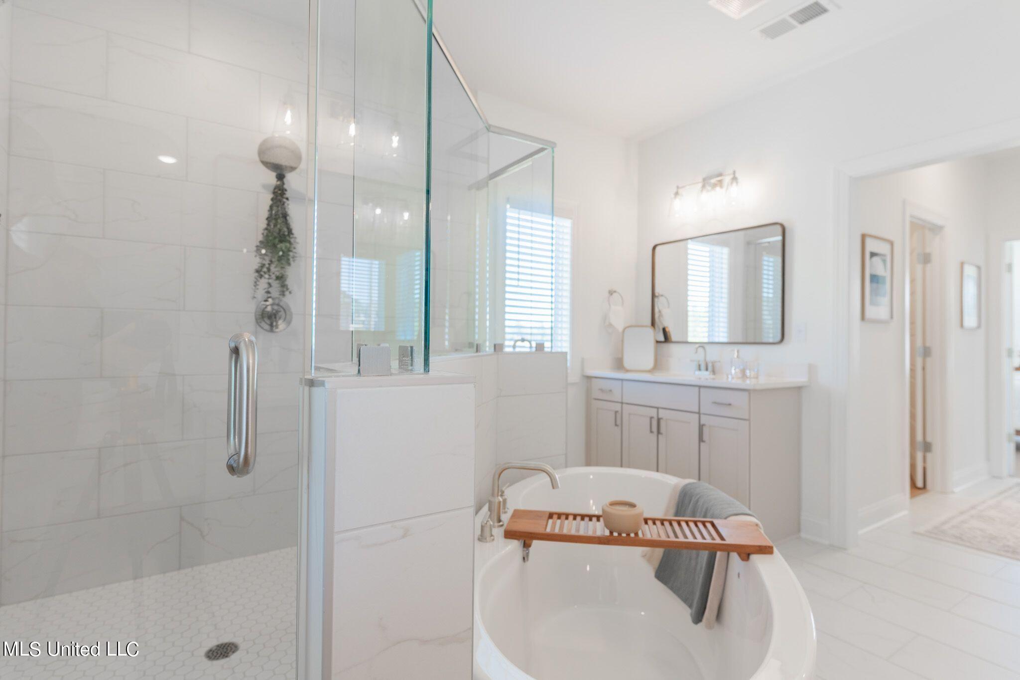 5290 Douglas Drive Olive Branch, MS 38654 - Photo 27 of 37 master bath