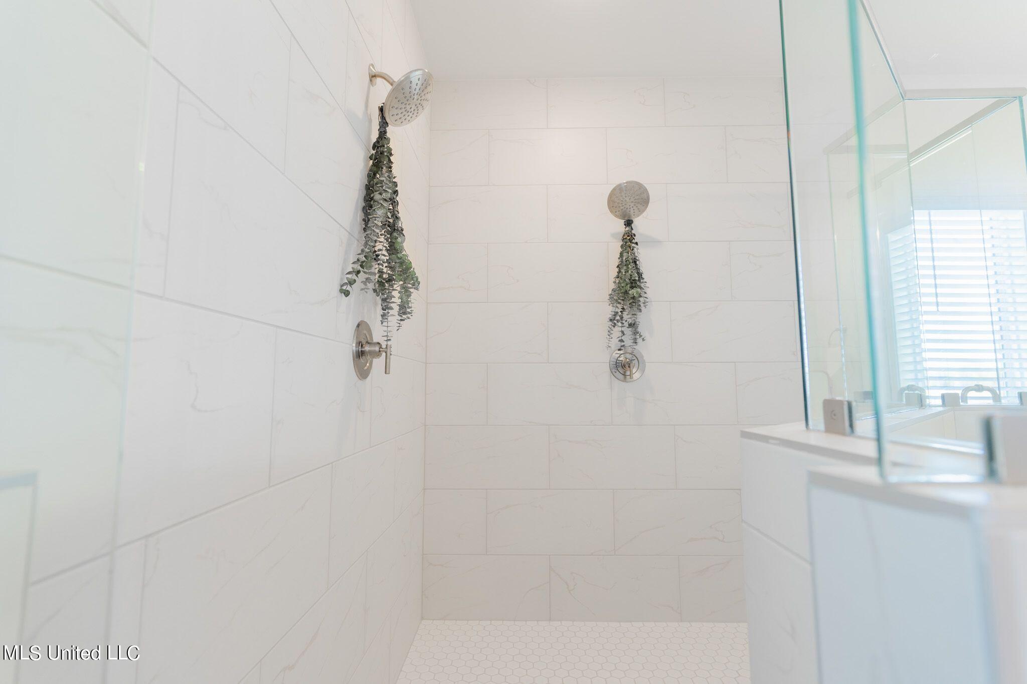 5290 Douglas Drive Olive Branch, MS 38654 - Photo 28 of 37 master shower