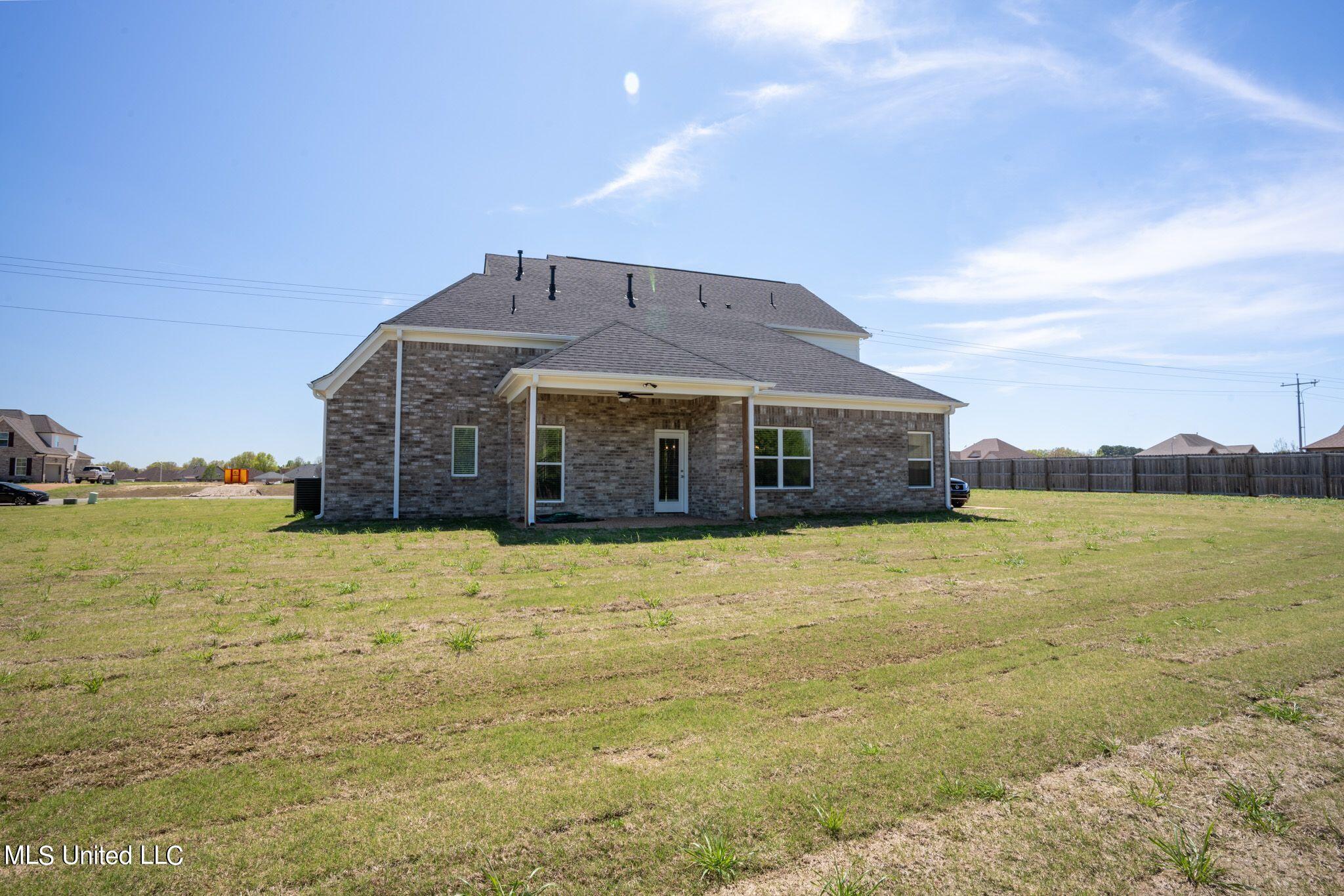5290 Douglas Drive Olive Branch, MS 38654 - Photo 35 of 37 back exterior