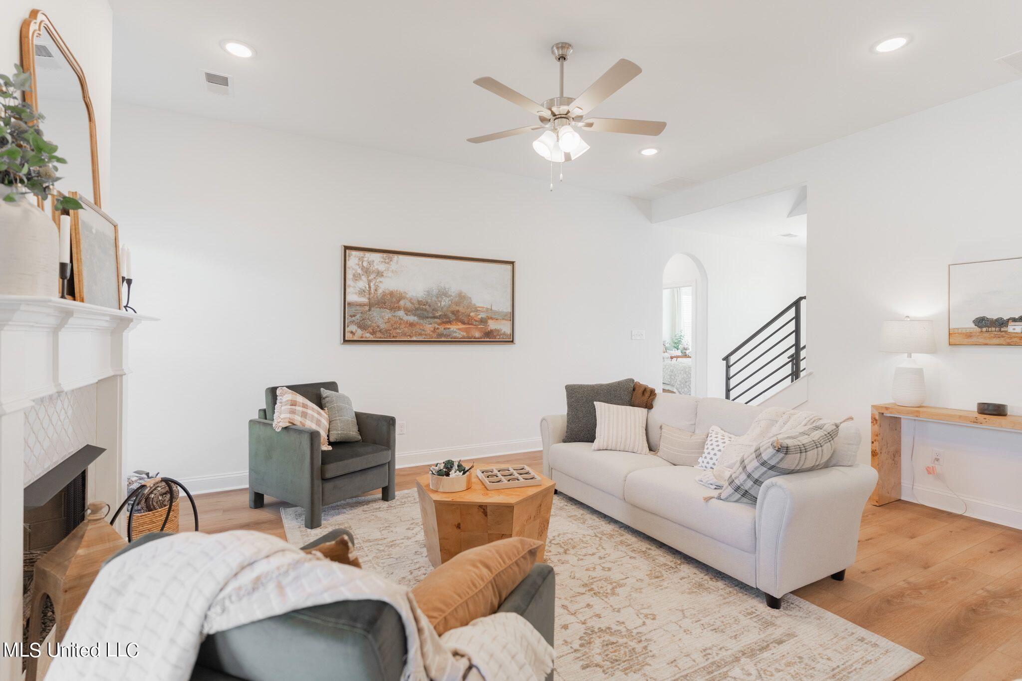 5290 Douglas Drive Olive Branch, MS 38654 - Photo 10 of 37 family room