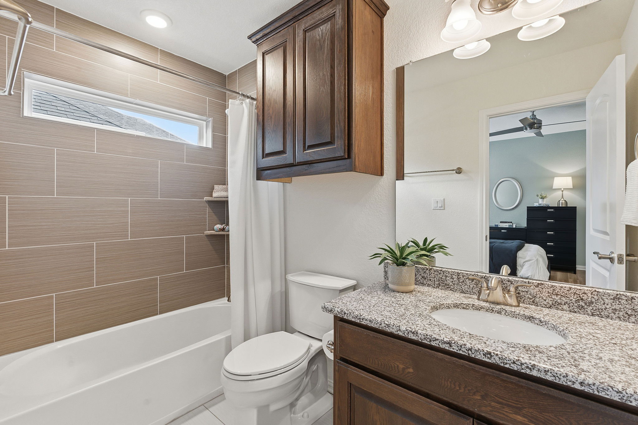 2824 Wedgescale Pass Leander, TX 78641 - Photo 32 of 40 Private full secondary bathroom