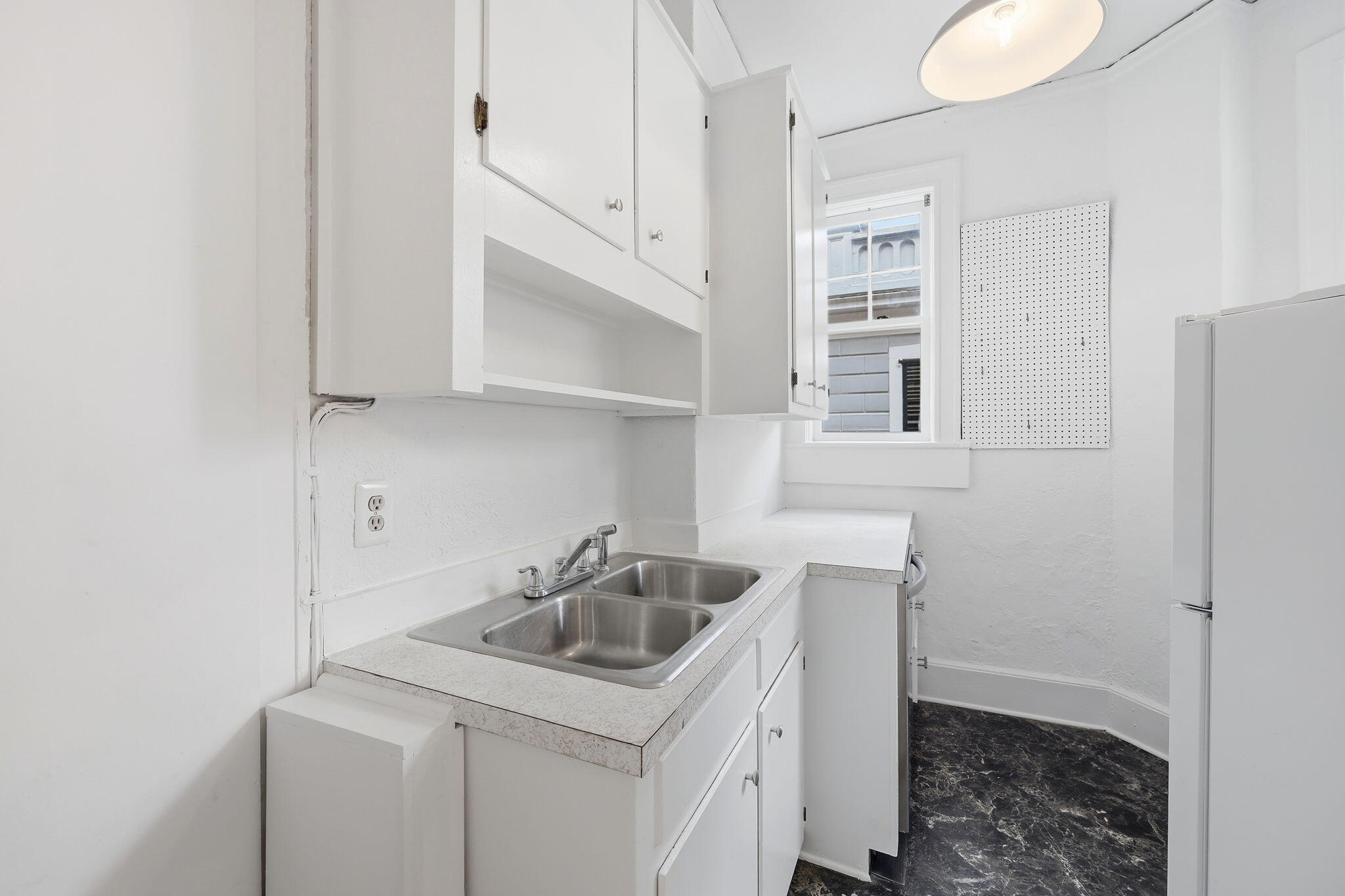 63 Rutledge Avenue, Unit 26 Charleston, SC 29401 - Photo 15 of 33 Kitchen