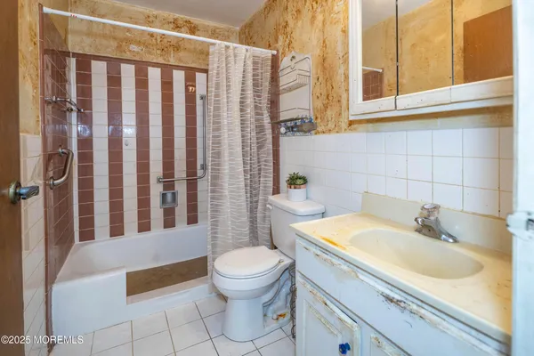 $115,000 | 670 A New Castle Court, Lakewood, NJ 08701