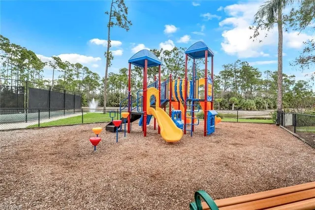 $2,400 | 5430 Worthington Lane, Unit 103, Naples, FL 34110