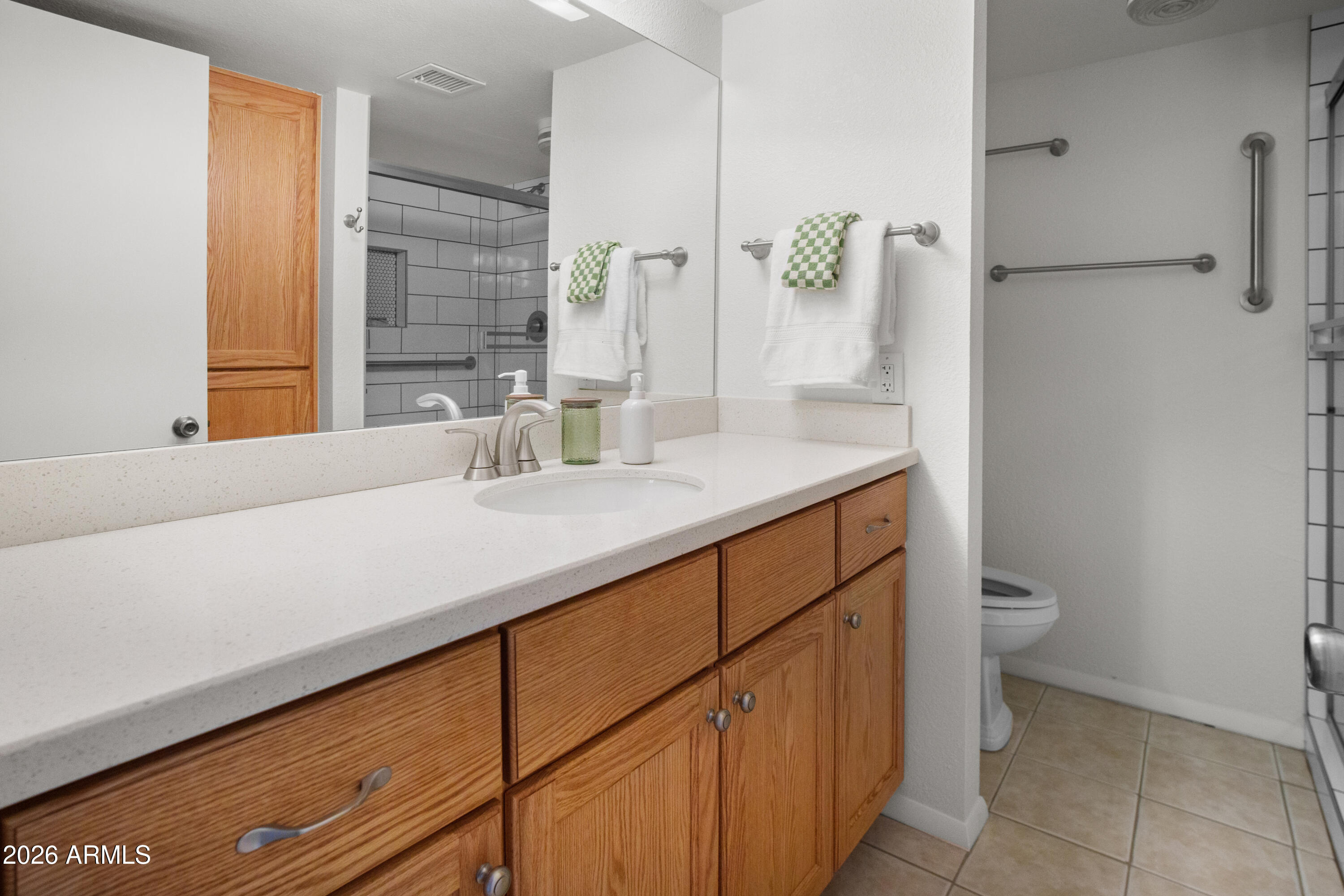 6126 North 12th Way Phoenix, AZ 85014 - Photo 13 of 33 Primary Bath