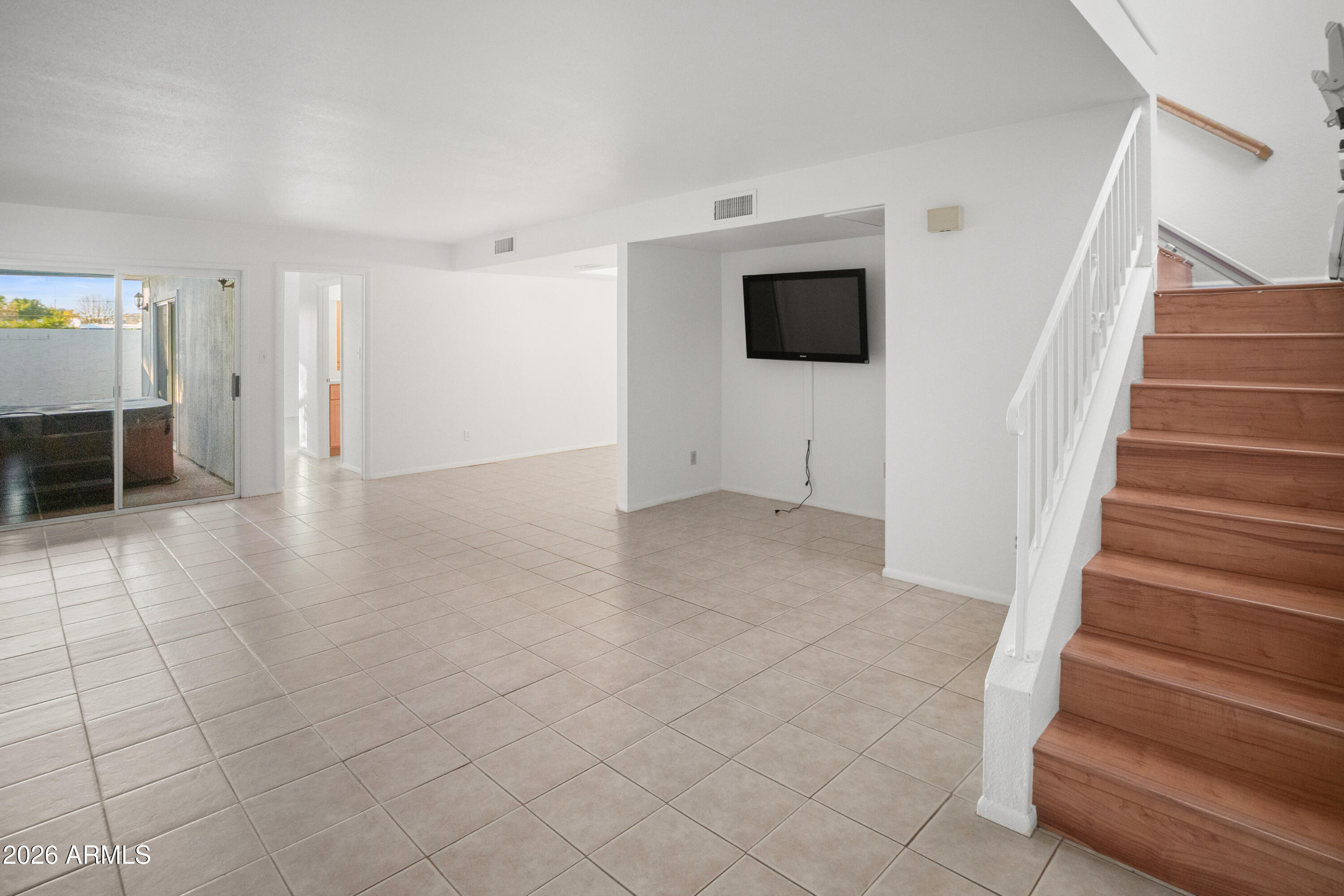 6126 North 12th Way Phoenix, AZ 85014 - Photo 17 of 33 Living Area
