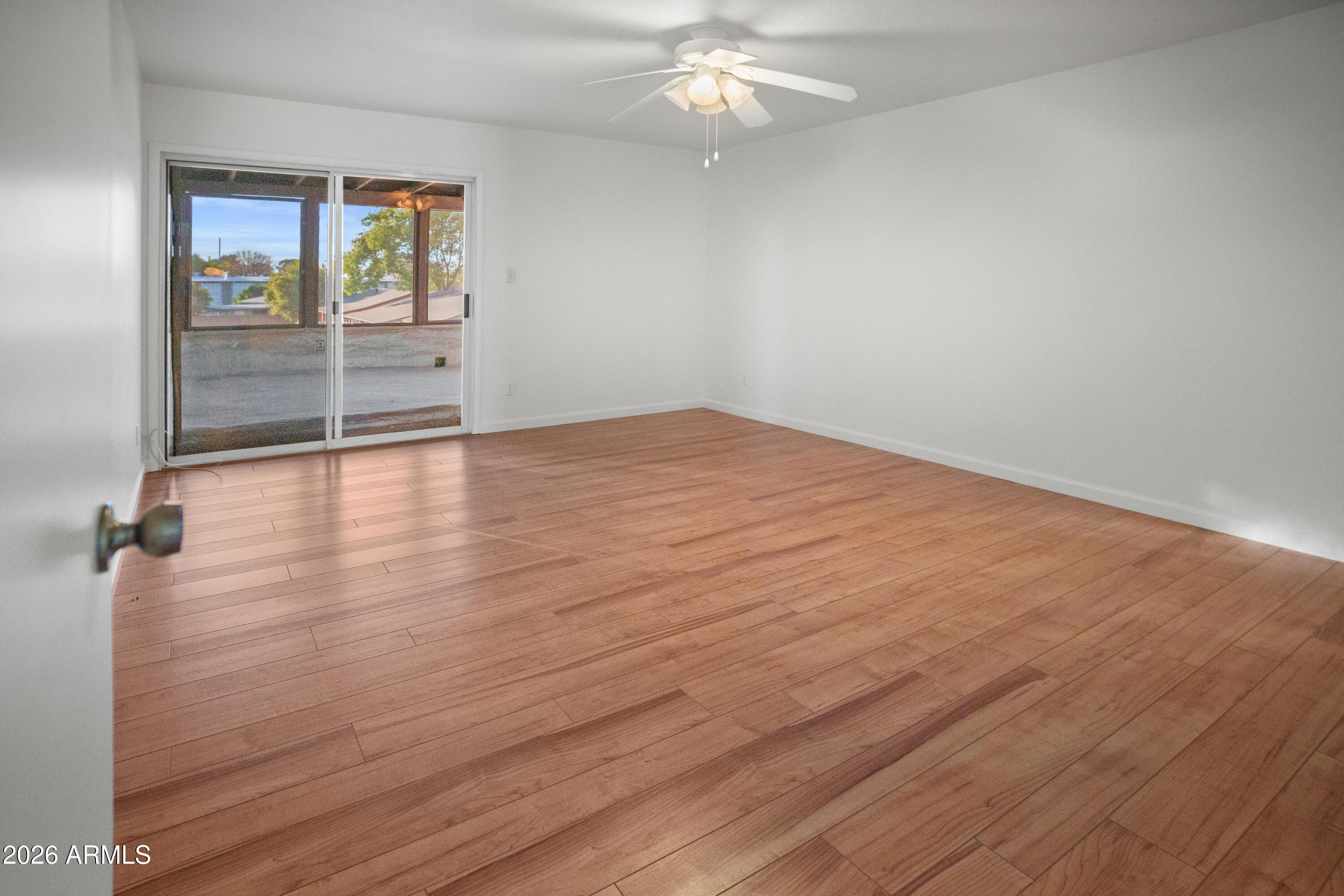 6126 North 12th Way Phoenix, AZ 85014 - Photo 19 of 33 Guest Bedroom with access to balcony