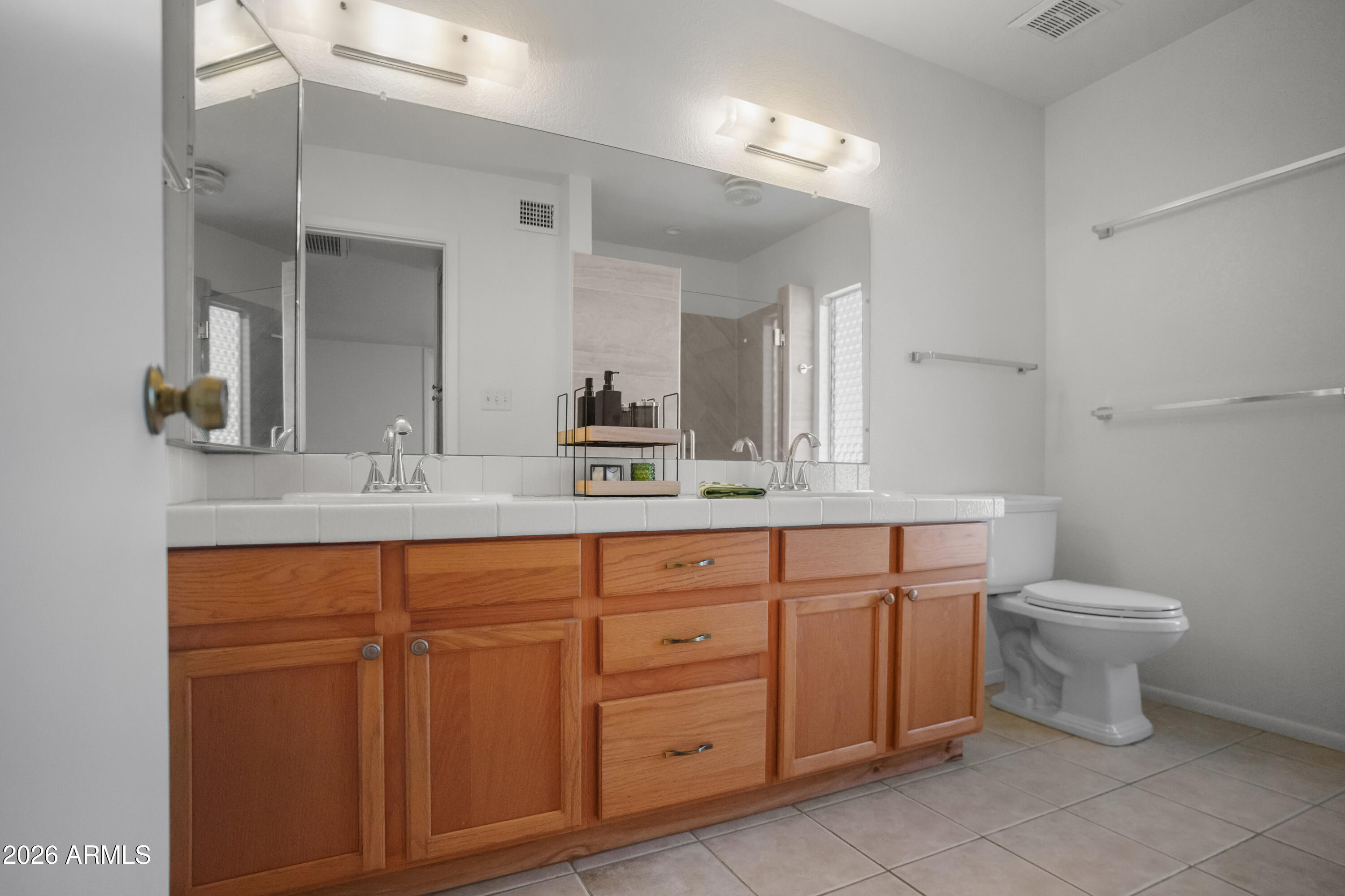 6126 North 12th Way Phoenix, AZ 85014 - Photo 24 of 33 Guest Bath