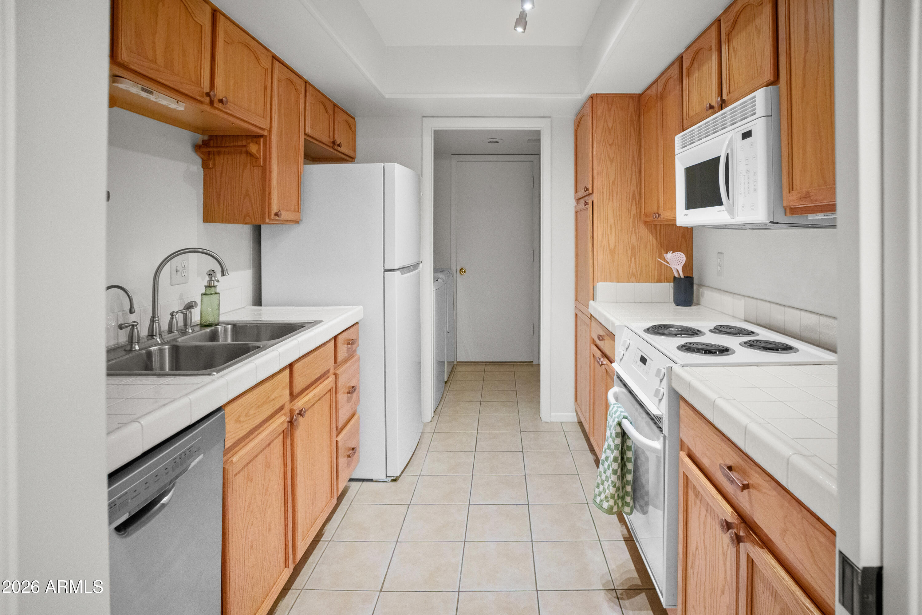 6126 North 12th Way Phoenix, AZ 85014 - Photo 7 of 33 Kitchen