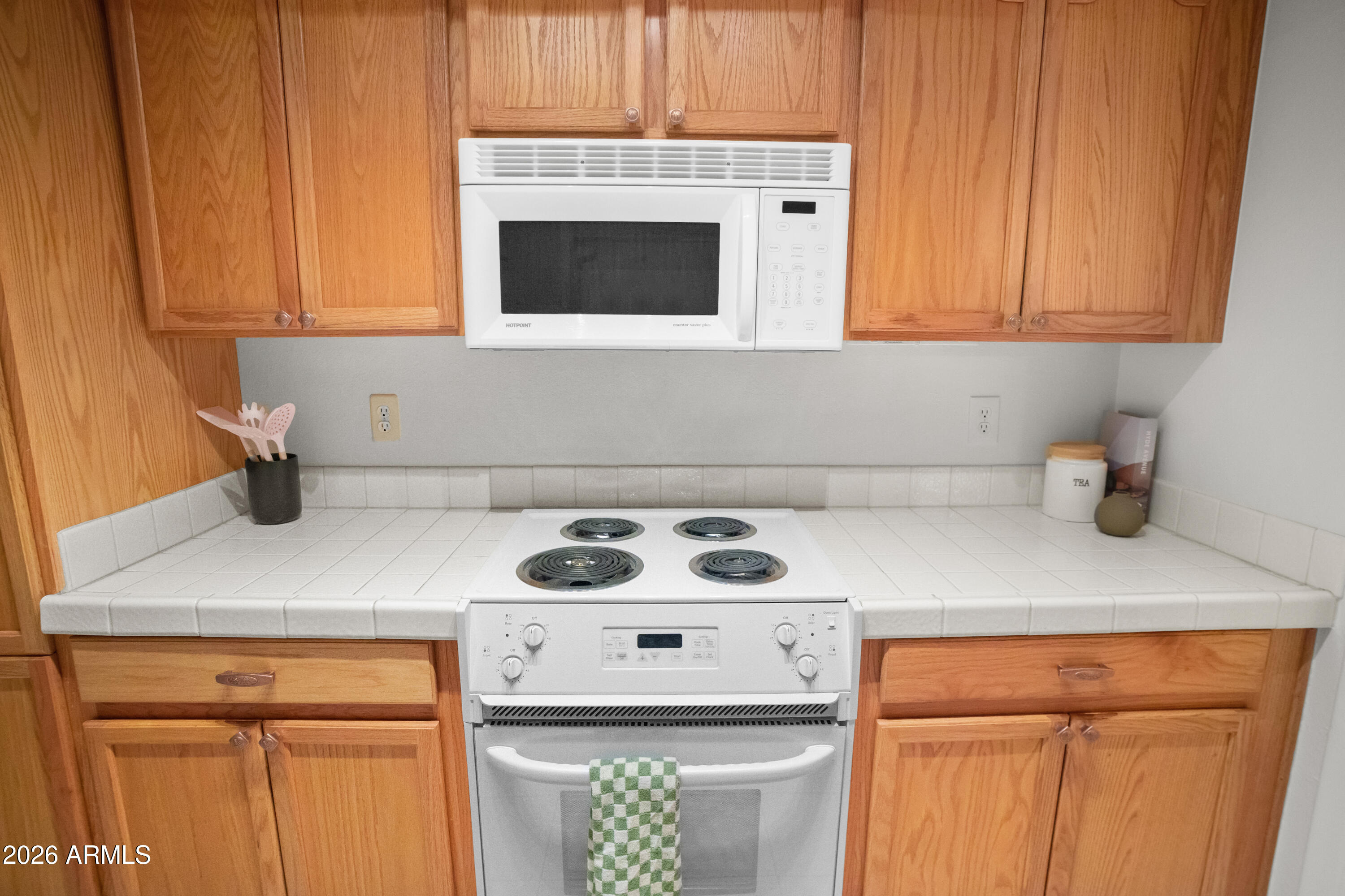 6126 North 12th Way Phoenix, AZ 85014 - Photo 9 of 33 Kitchen