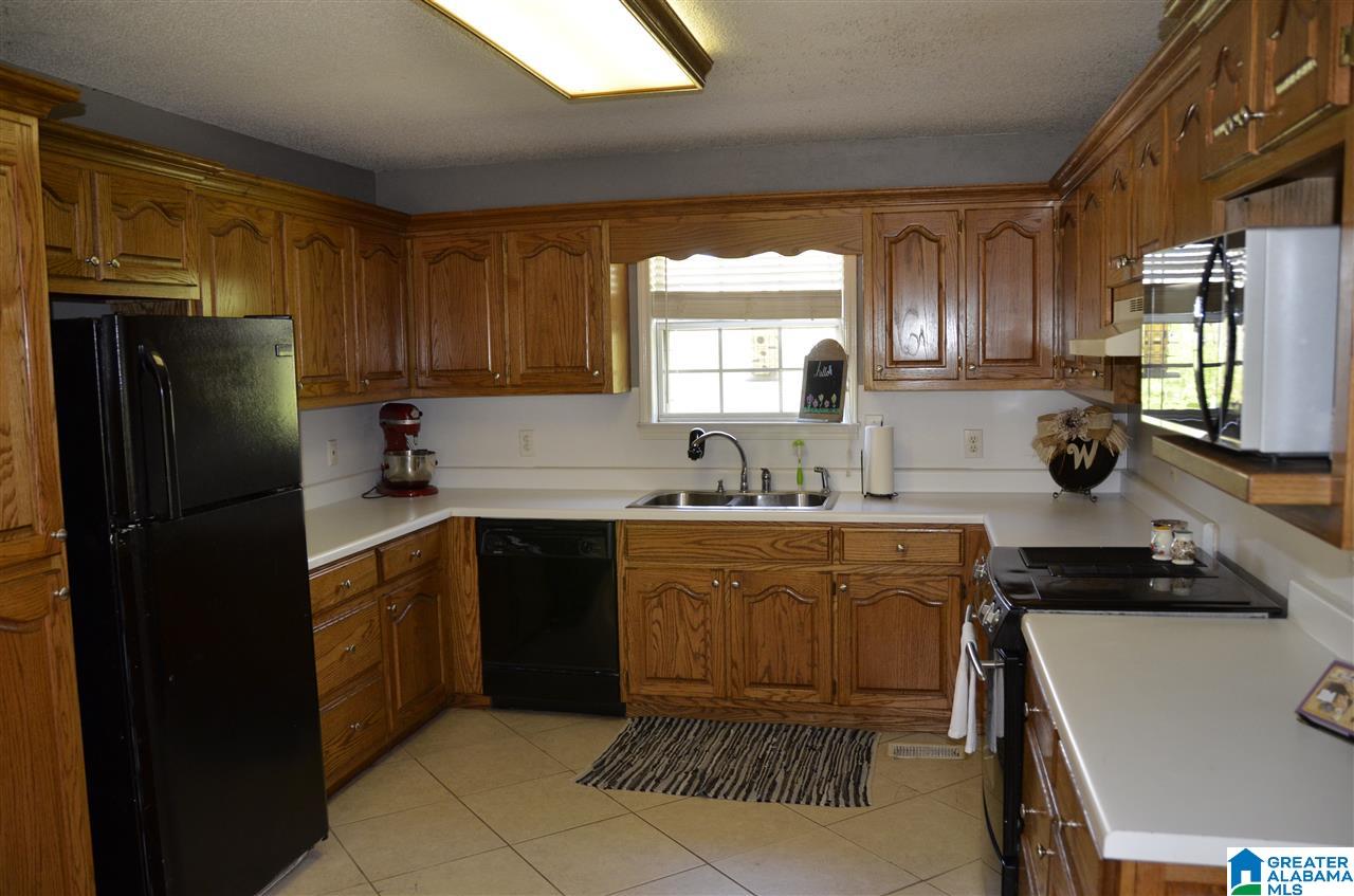 240 Lakeshore Circle Oneonta, AL 35121 - Photo 12 of 35