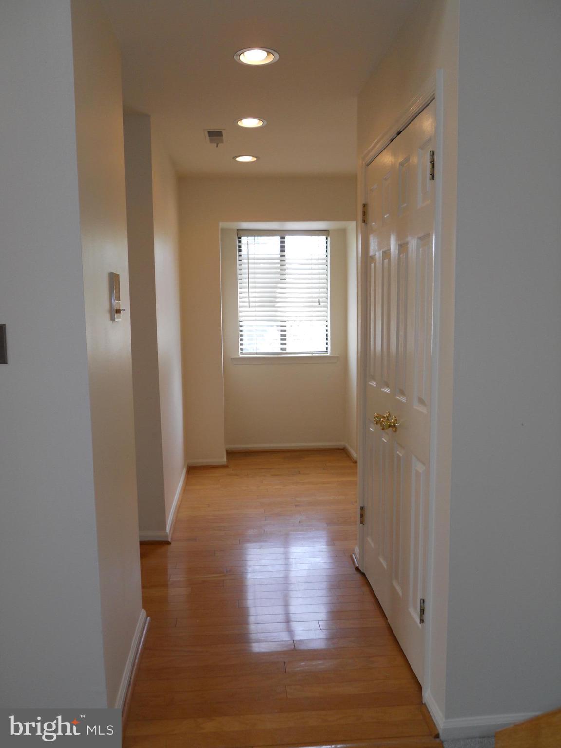 1009 Mountainview Drive Chesterbrook, PA 19087 - Photo 4 of 17 Entry