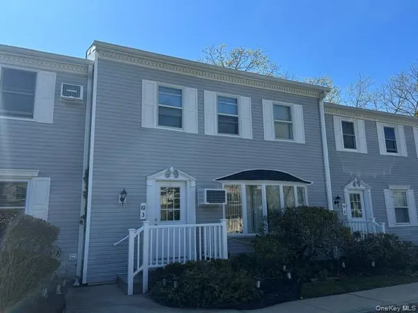 $425,000 | 43 Brushy Neck Lane, Unit 10, Westhampton, NY 11977