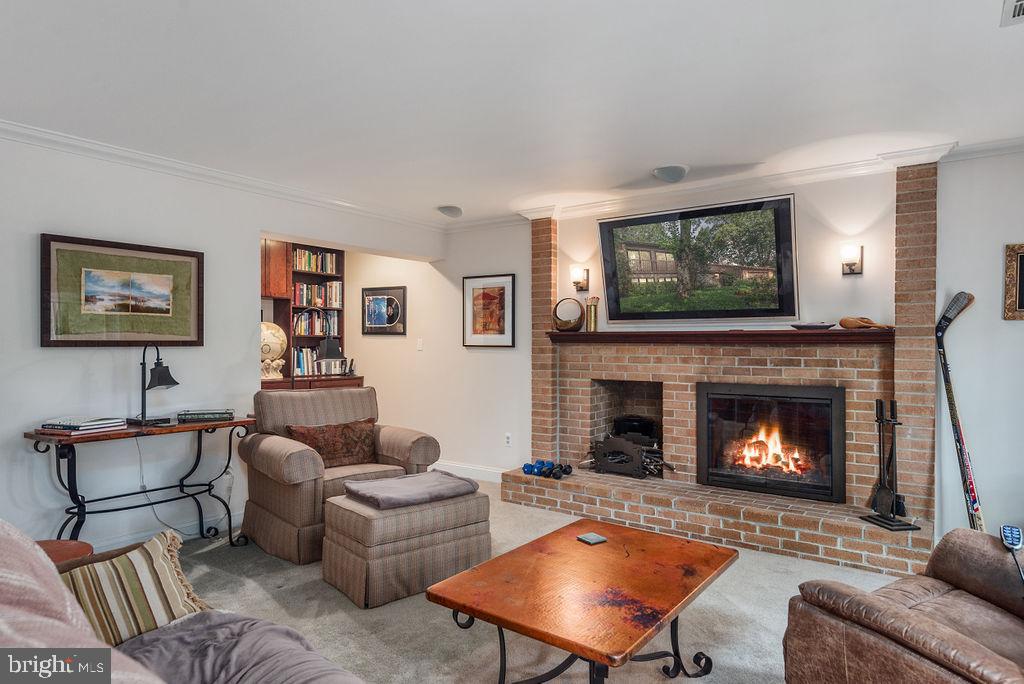 7329 Hooking Road McLean, VA 22101 - Photo 15 of 82