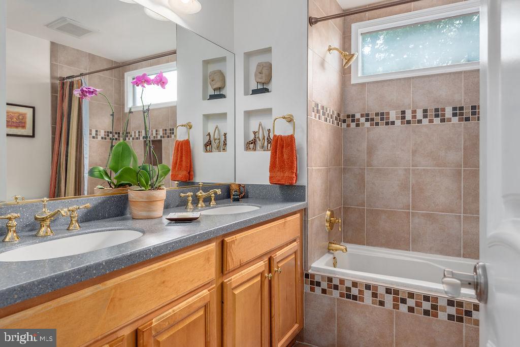 7329 Hooking Road McLean, VA 22101 - Photo 40 of 82