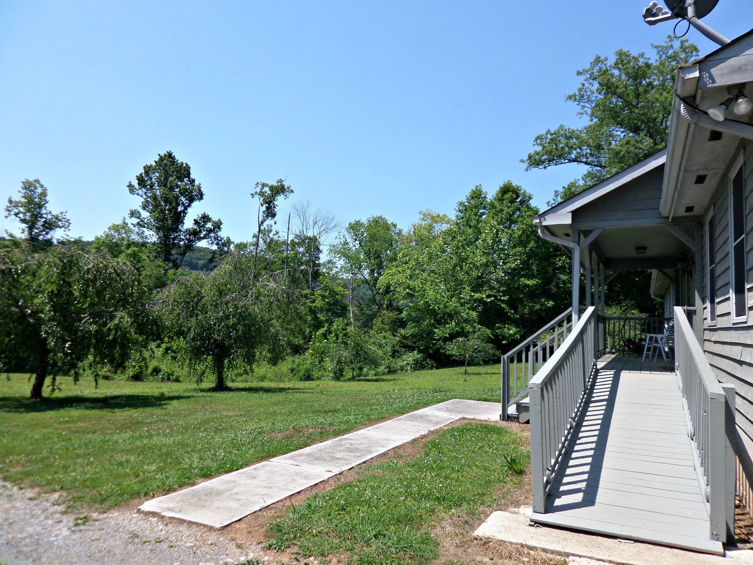 215 Old Batley Road Clinton, TN 37716 - Photo 2 of 38 Front porch ramp