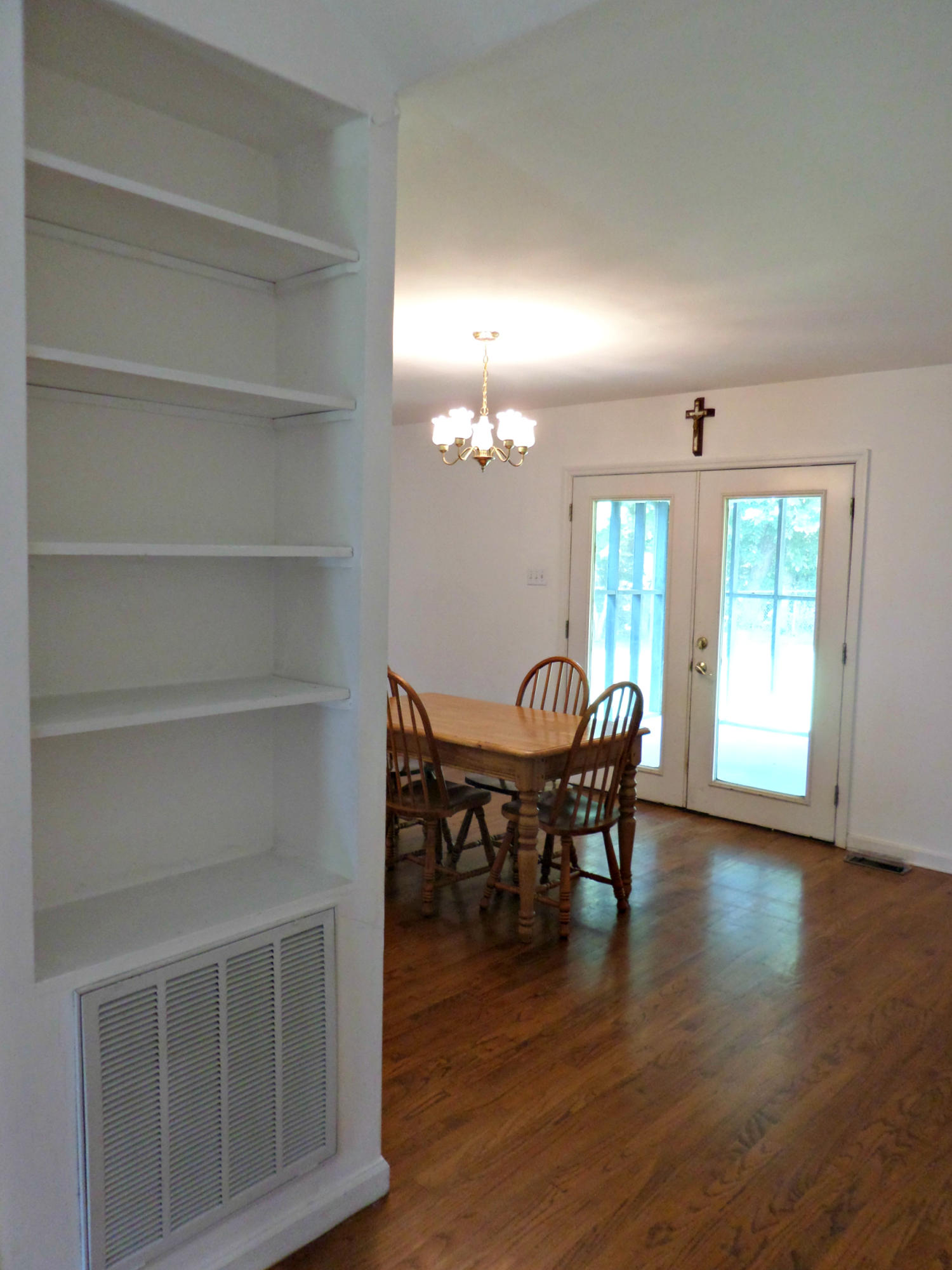 215 Old Batley Road Clinton, TN 37716 - Photo 11 of 38 Bookshelves
