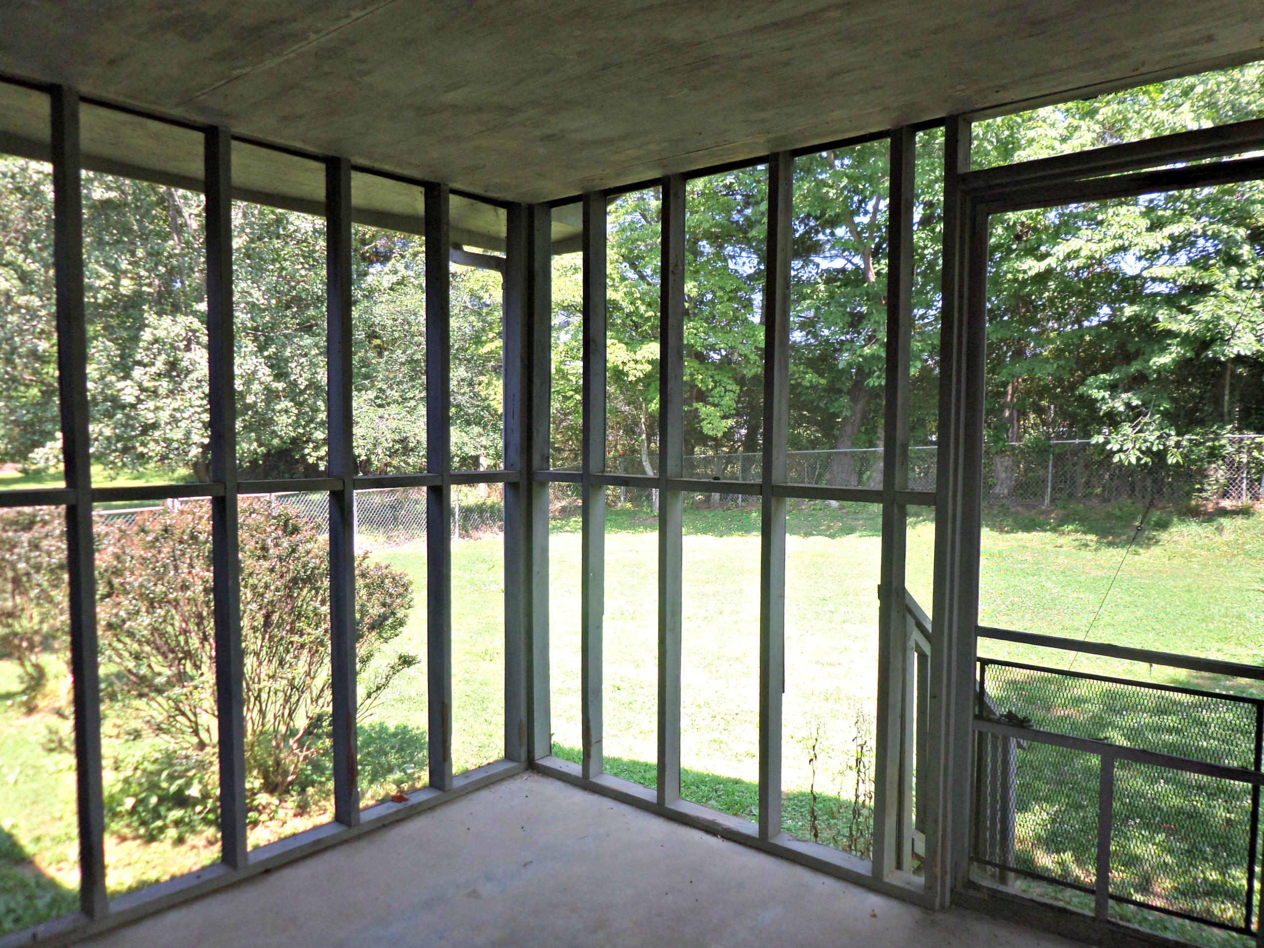 215 Old Batley Road Clinton, TN 37716 - Photo 19 of 38 Screened Porch