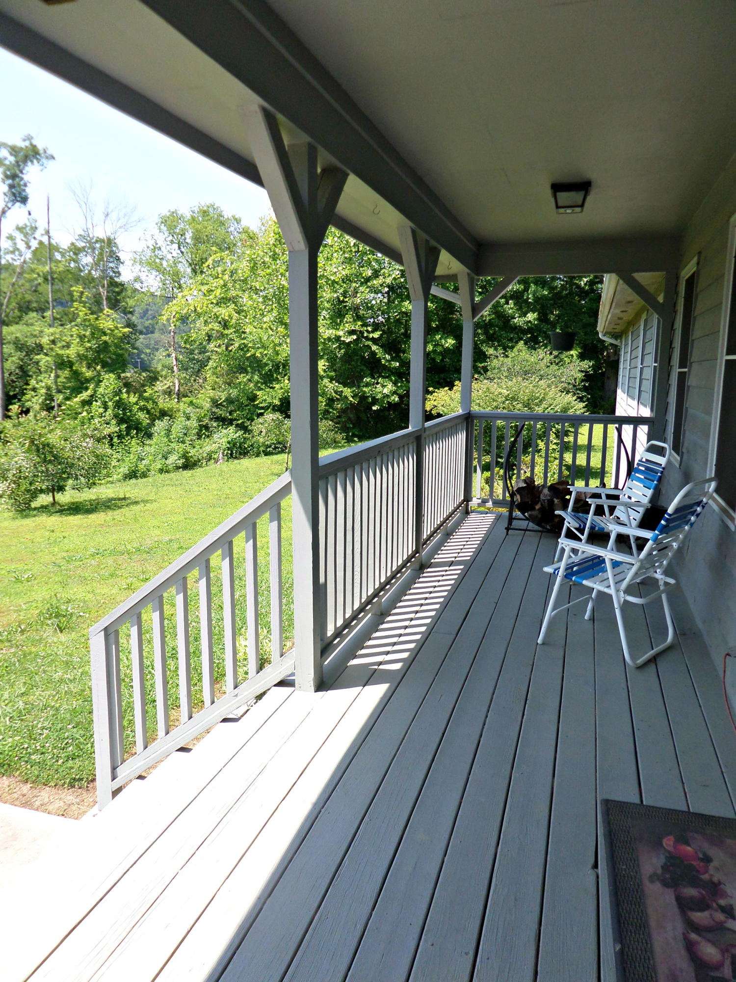 215 Old Batley Road Clinton, TN 37716 - Photo 3 of 38 Front porch