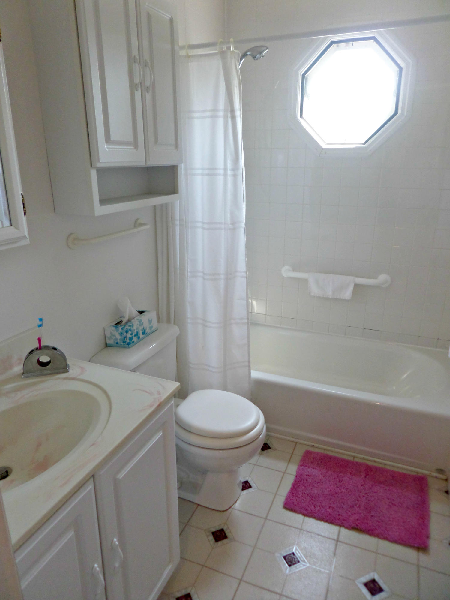 215 Old Batley Road Clinton, TN 37716 - Photo 25 of 38 Guest Bathroom