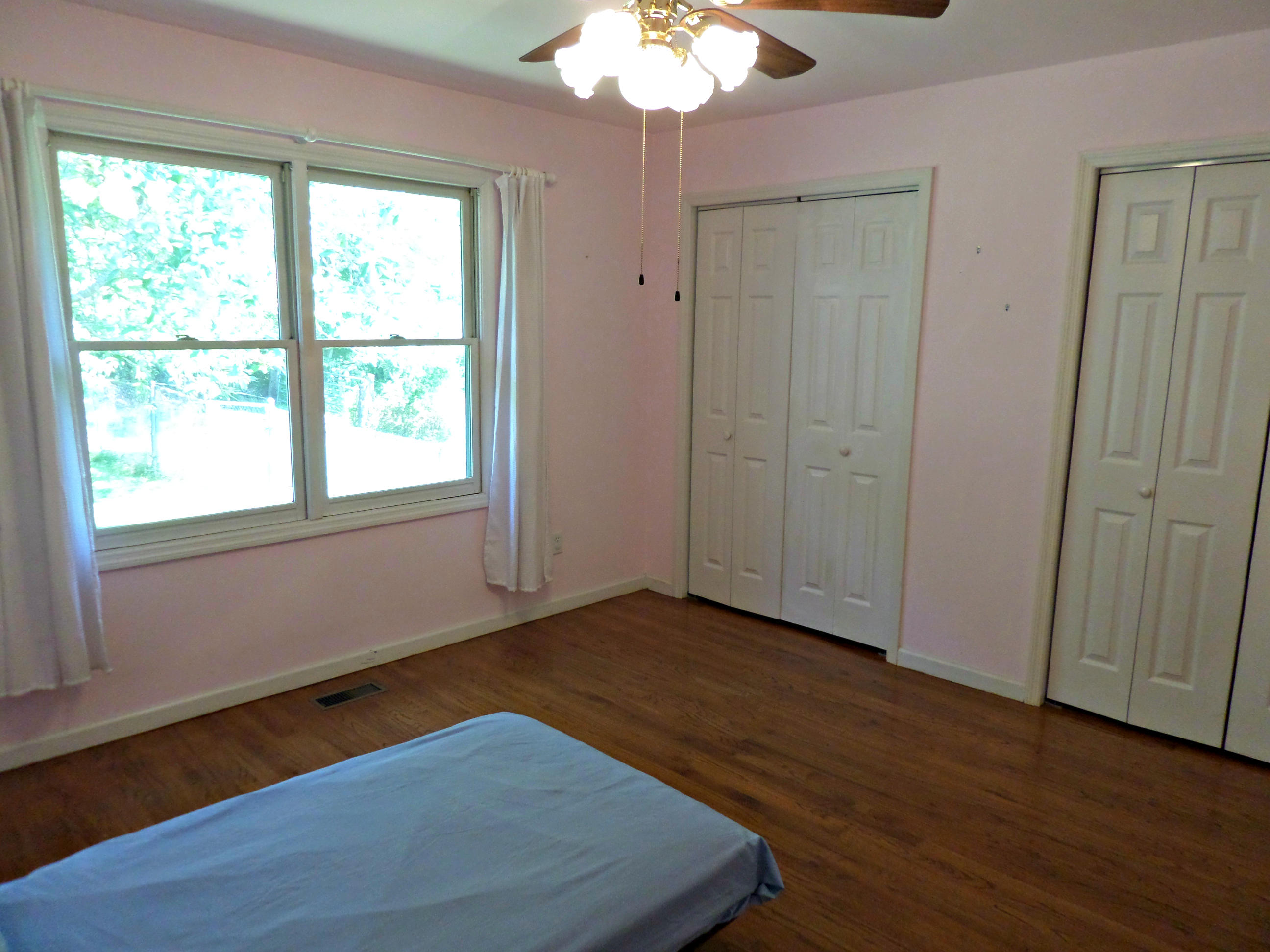 215 Old Batley Road Clinton, TN 37716 - Photo 26 of 38 Bedroom 3