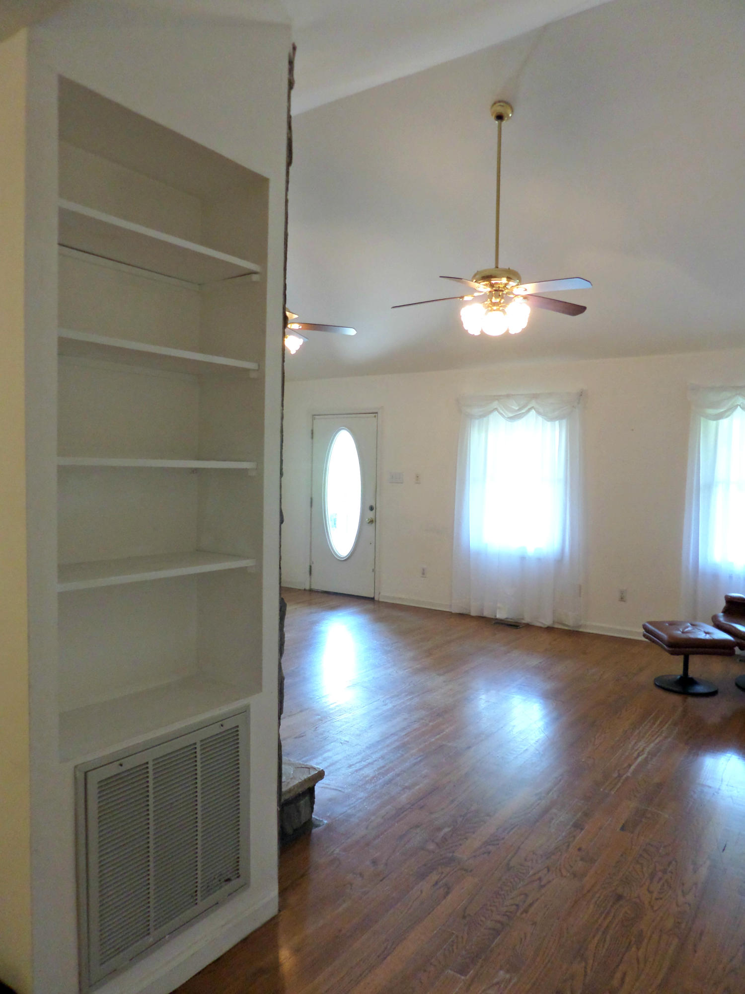 215 Old Batley Road Clinton, TN 37716 - Photo 7 of 38 Built in bookshelves