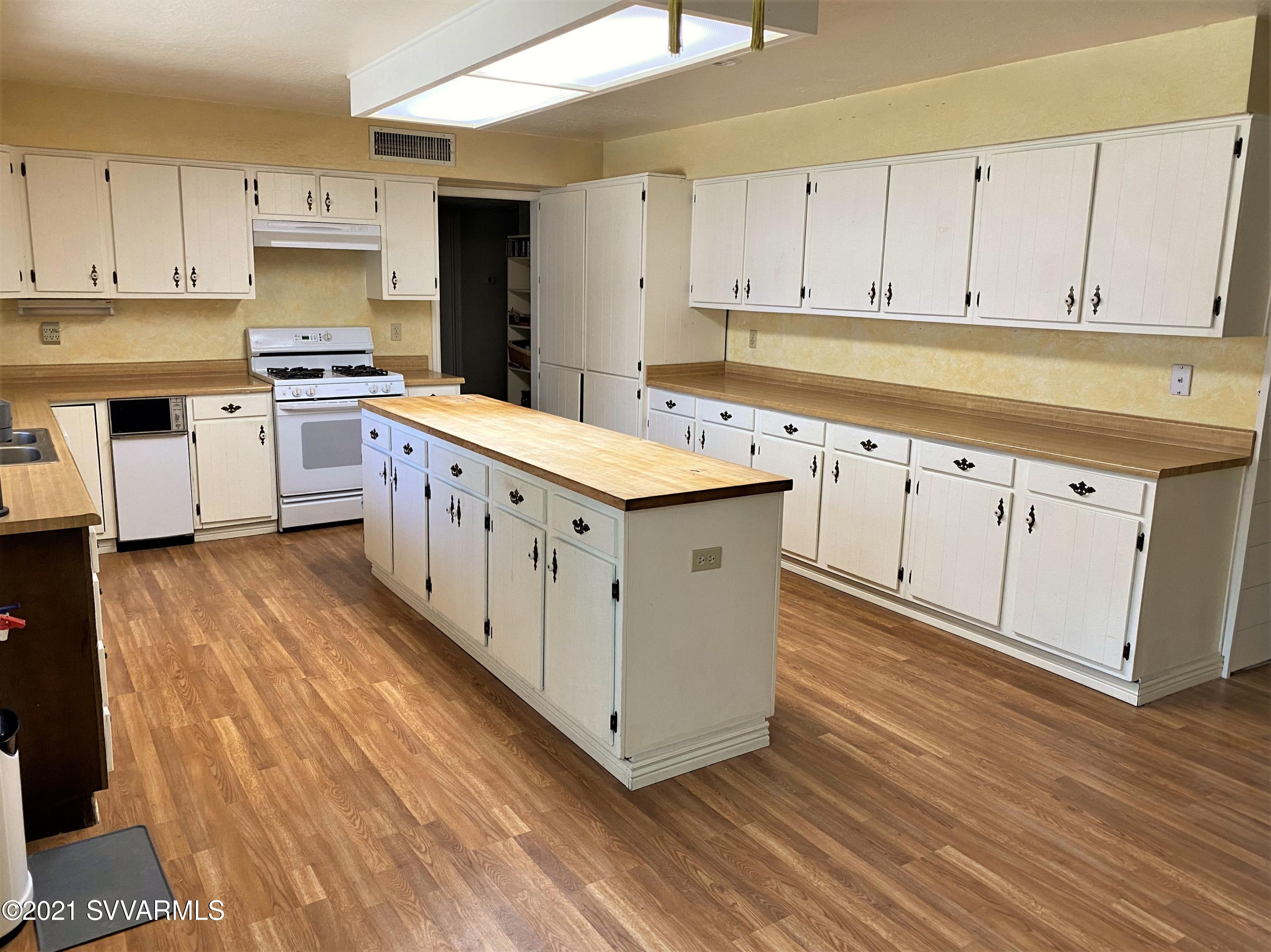 33 East Walker Road Camp Verde, AZ 86322 - Photo 27 of 75 Loads of Cabinets