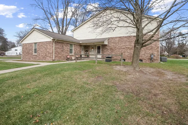 $157,990 | 38513 Capetown Court, Unit 169, Clinton Township, MI 48038