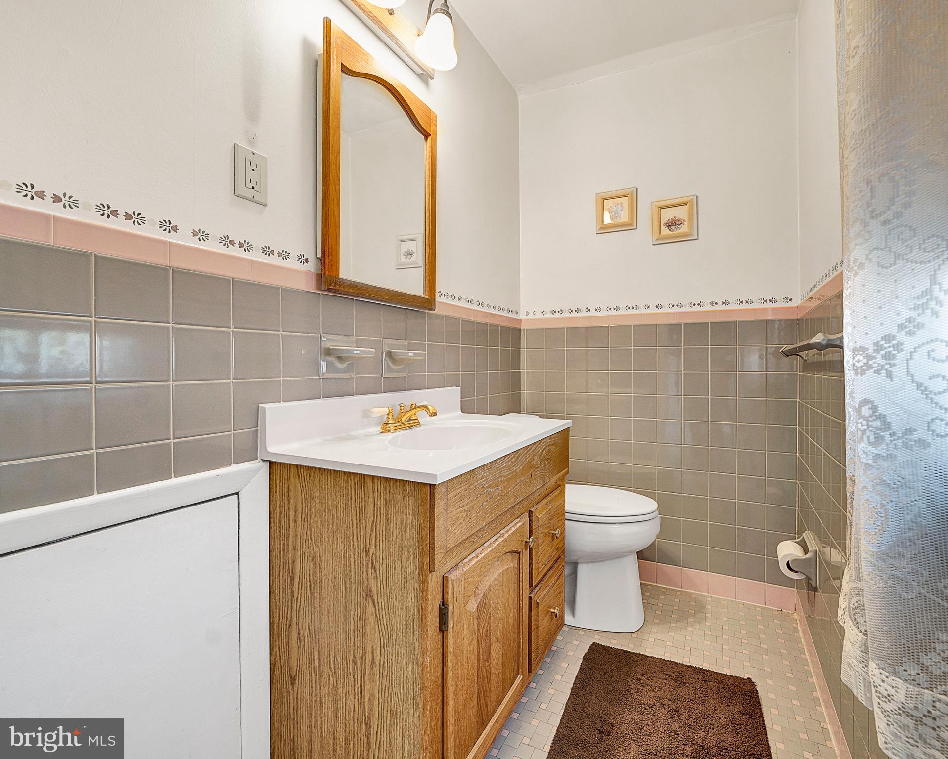 2943 Kanes Road Willow Grove, PA 19090 - Photo 22 of 31 Master powder room