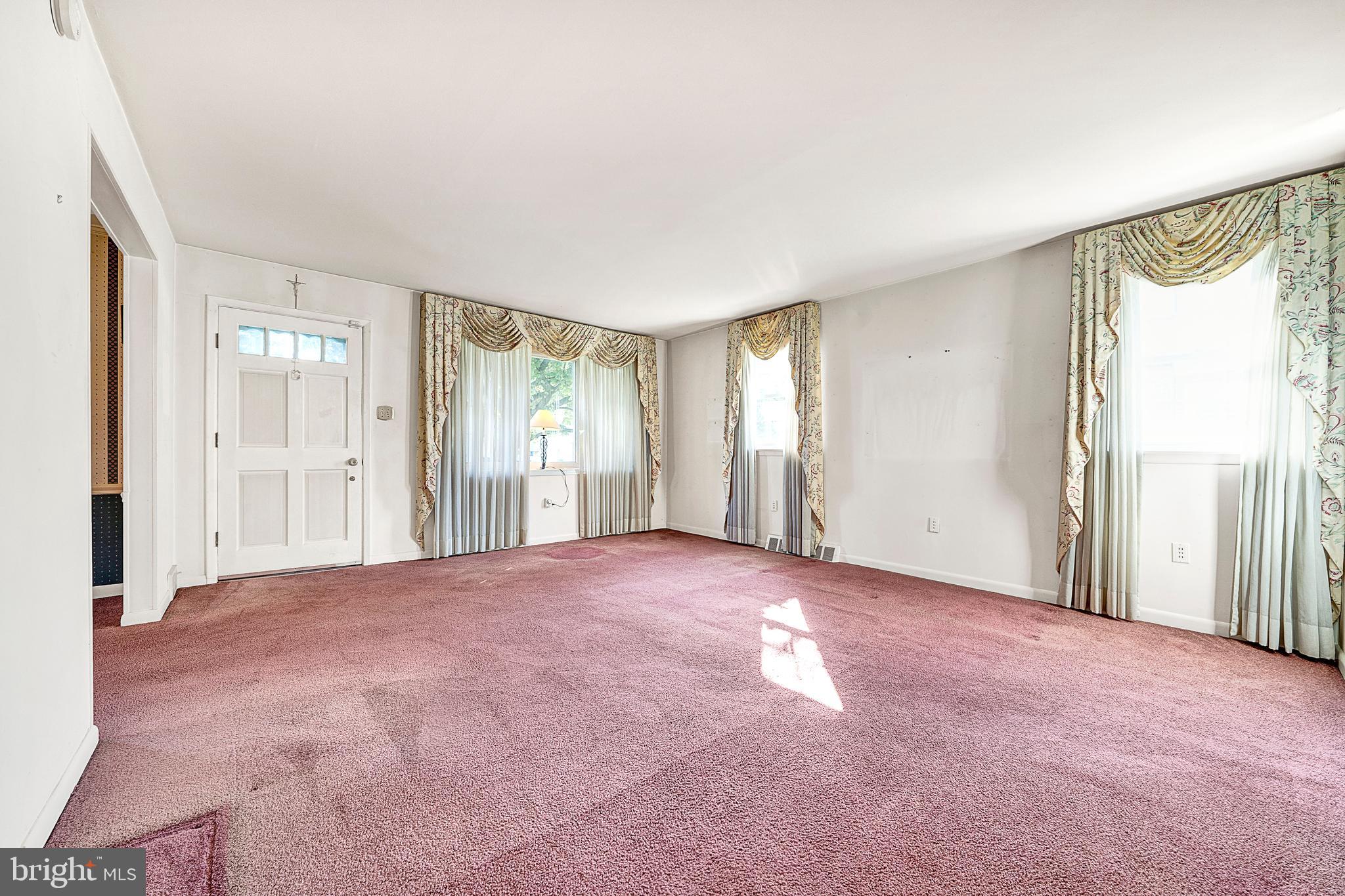 2943 Kanes Road Willow Grove, PA 19090 - Photo 8 of 31 Living room