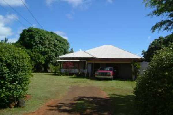 5001 Yamanoha Road Kapaa, HI 96746 - Photo 3 of 9 a front view of house with yard and green space