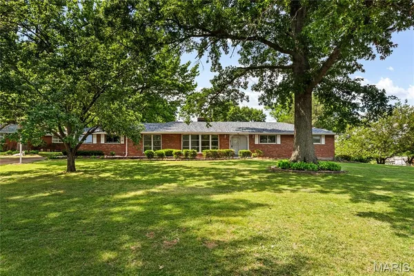 $194,500 | 41 Harneywold Drive, Ferguson, MO 63136