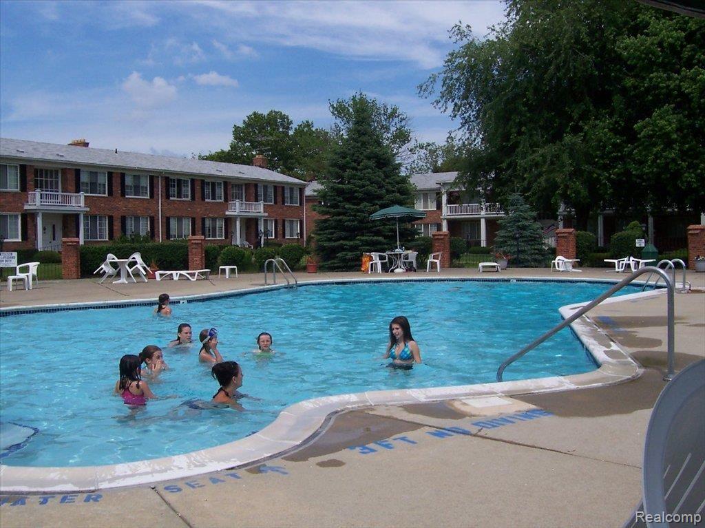 29542 Hoover Road, Unit 80 Warren, MI 48093 - Photo 13 of 13 100_3021