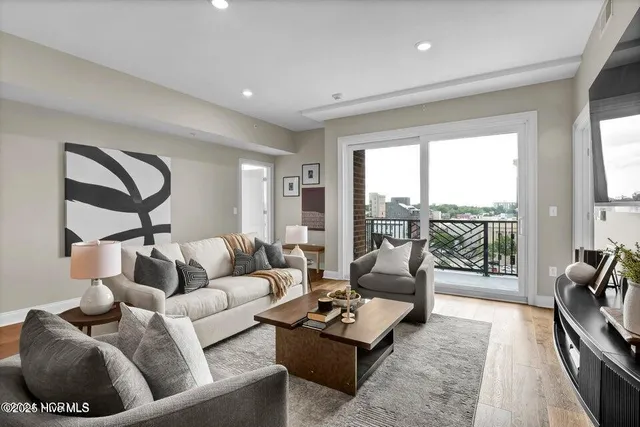 $780,000 | 240 North Water Street, Unit 854, Wilmington, NC 28401